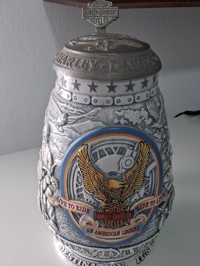 Harley-Davidson 2000 Gray Stein with Gold & Blue Eagle Emblem